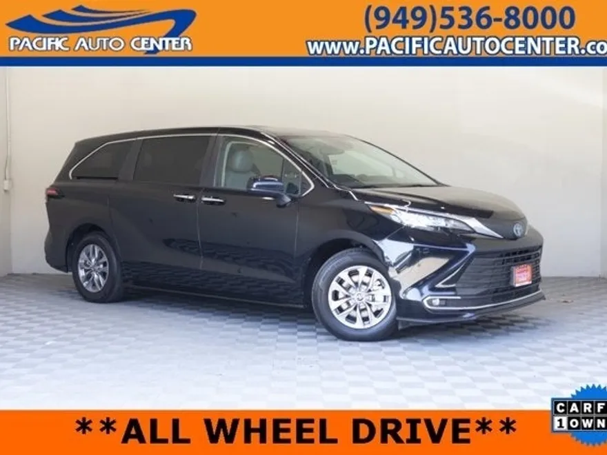 2023 Toyota Sienna XLE photo 1