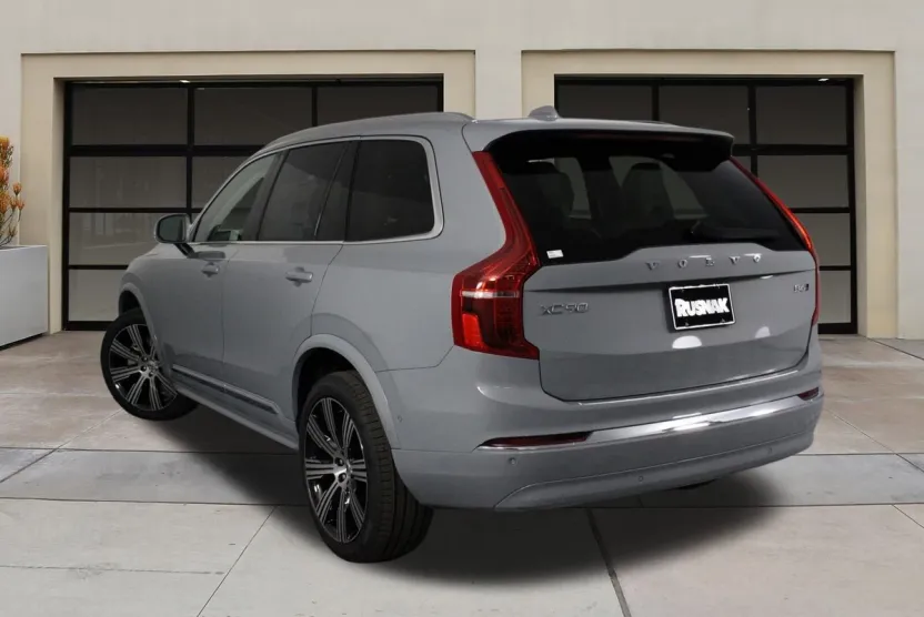 2025 Volvo XC90 photo 1