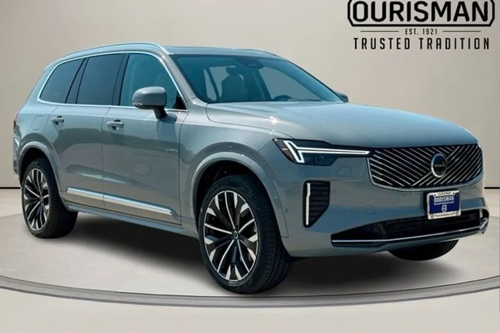 2026 Volvo XC90 T8 photo 1