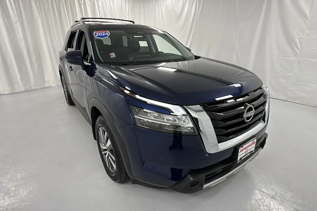 2024 Nissan Pathfinder SL photo 1