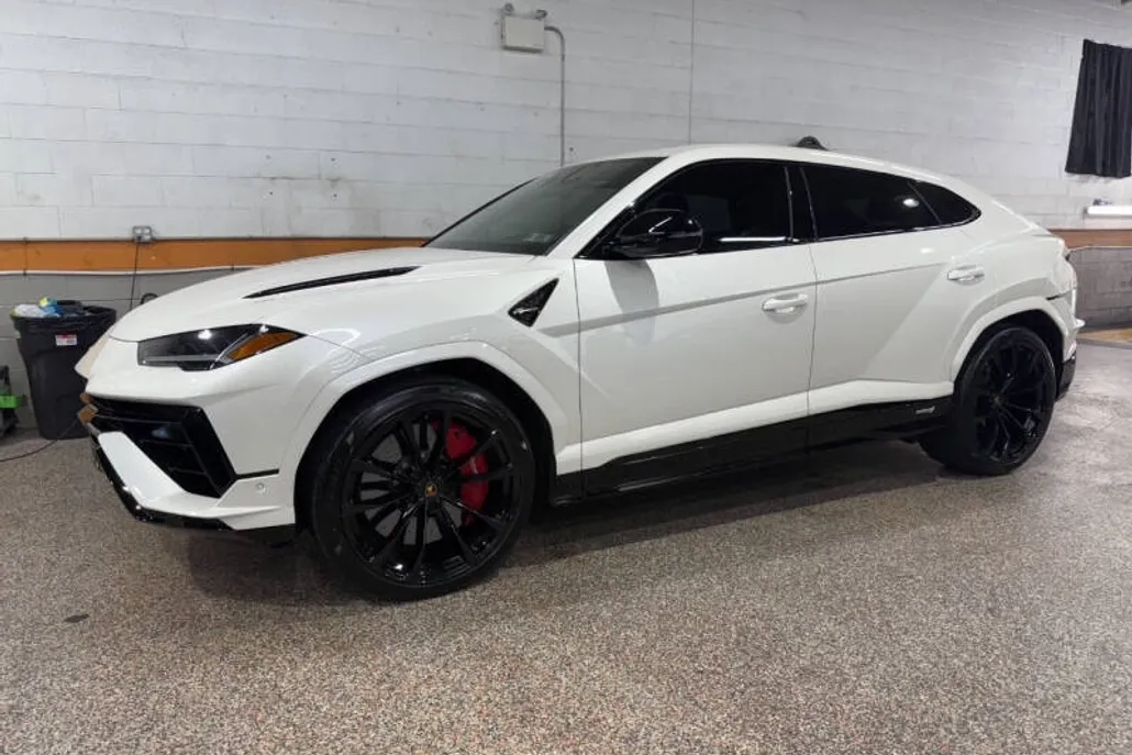 2024 Lamborghini Urus S photo 1