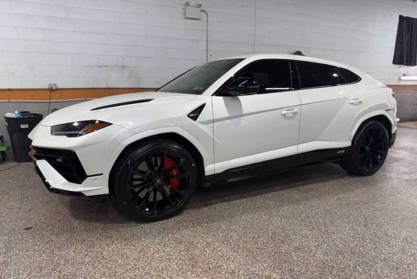 2024 Lamborghini Urus S photo 1