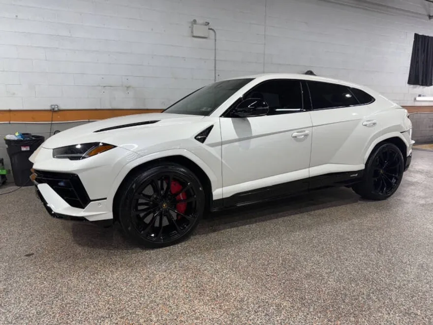 2024 Lamborghini Urus S photo 1