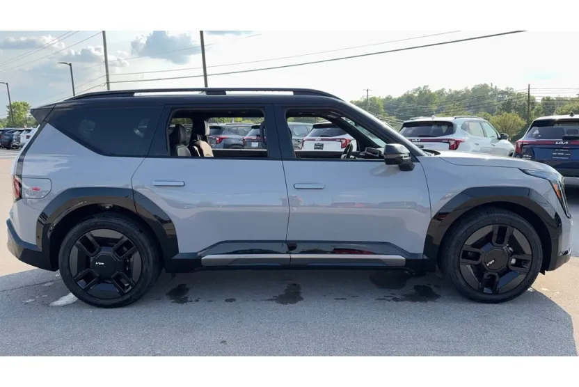 2026 Kia EV9 GT-Line photo 1