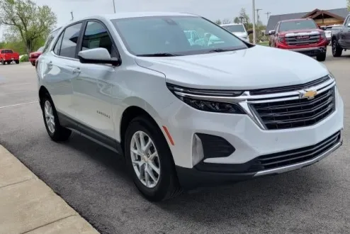 2023 Chevrolet Equinox LT photo 1
