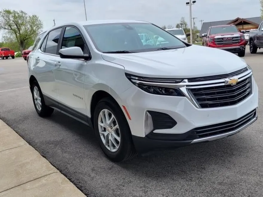 2023 Chevrolet Equinox LT photo 1