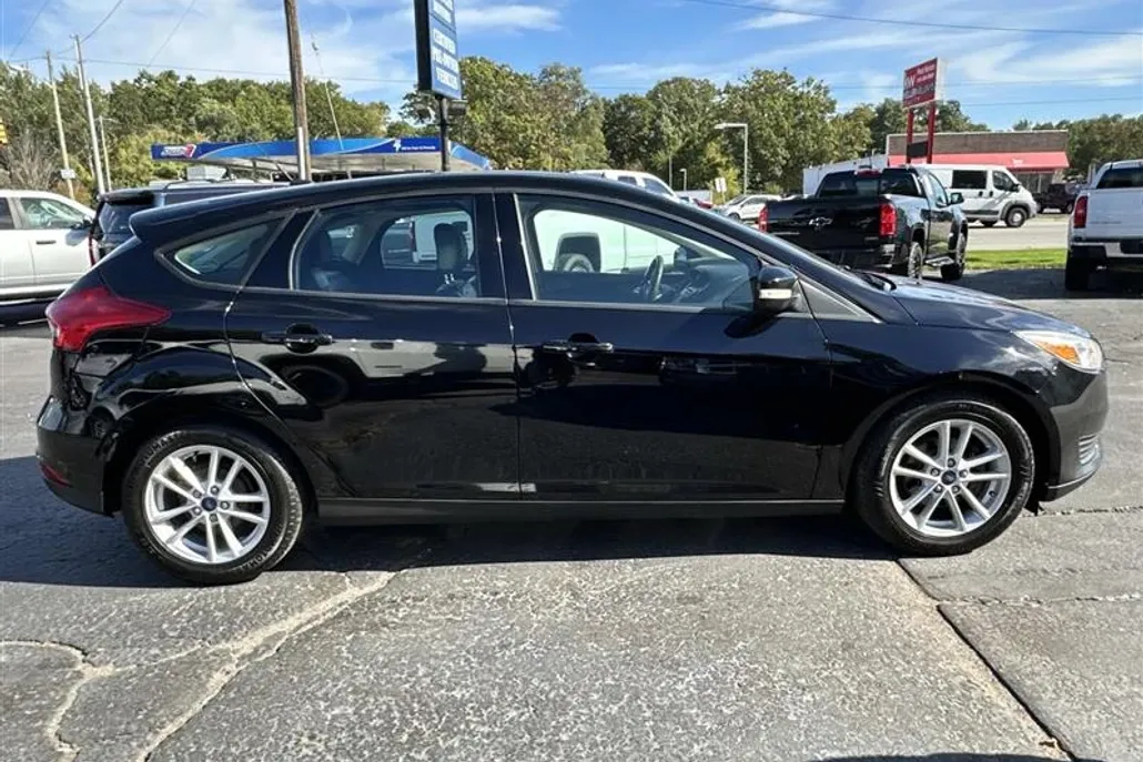2017 Ford Focus SE photo 1