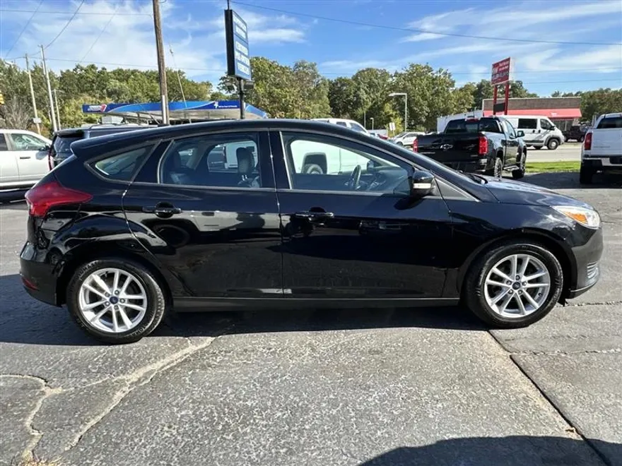 2017 Ford Focus SE photo 1