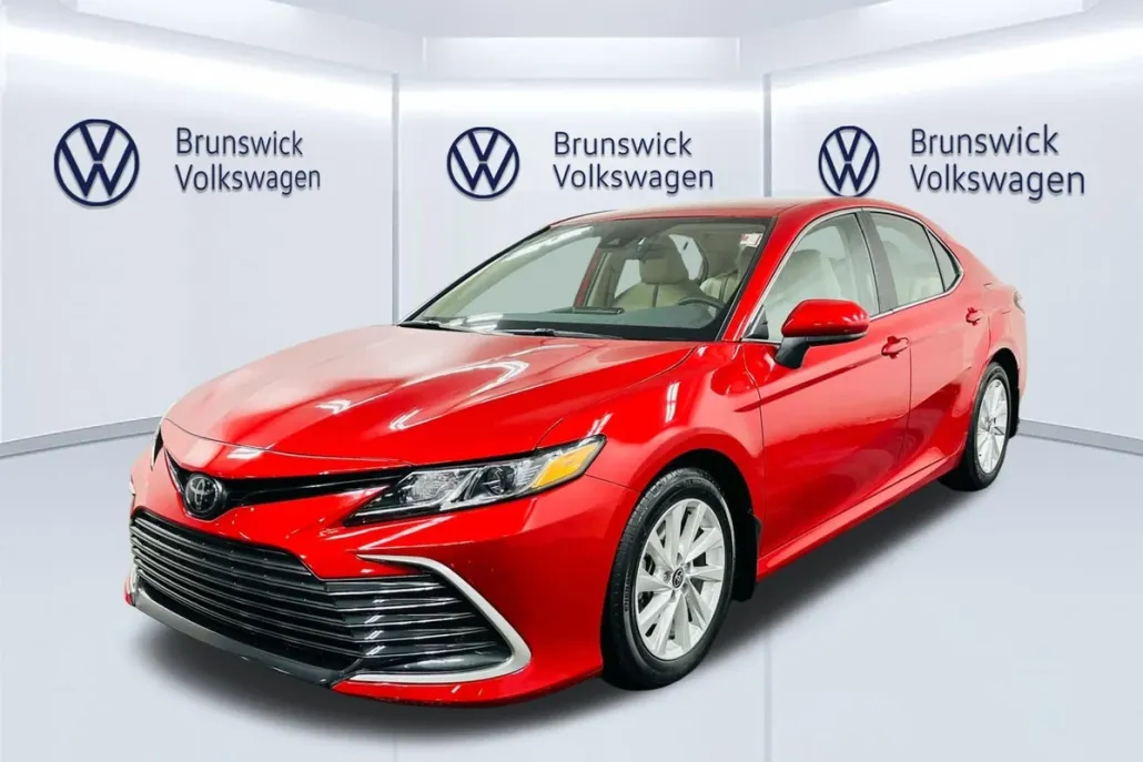 2023 Toyota Camry LE photo 1