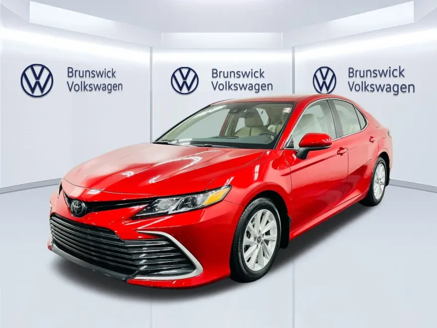 2023 Toyota Camry LE photo 1