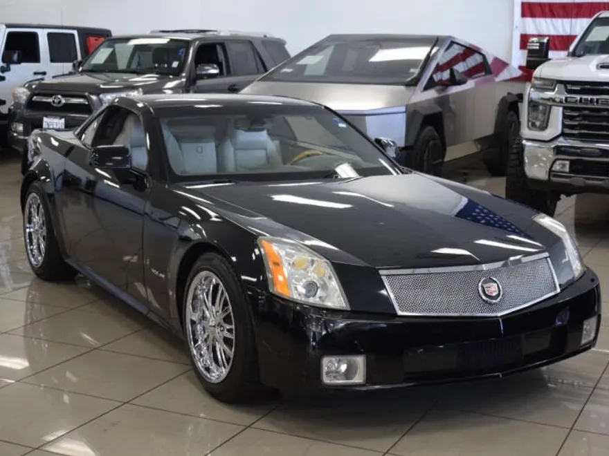 2004 Cadillac XLR photo 1