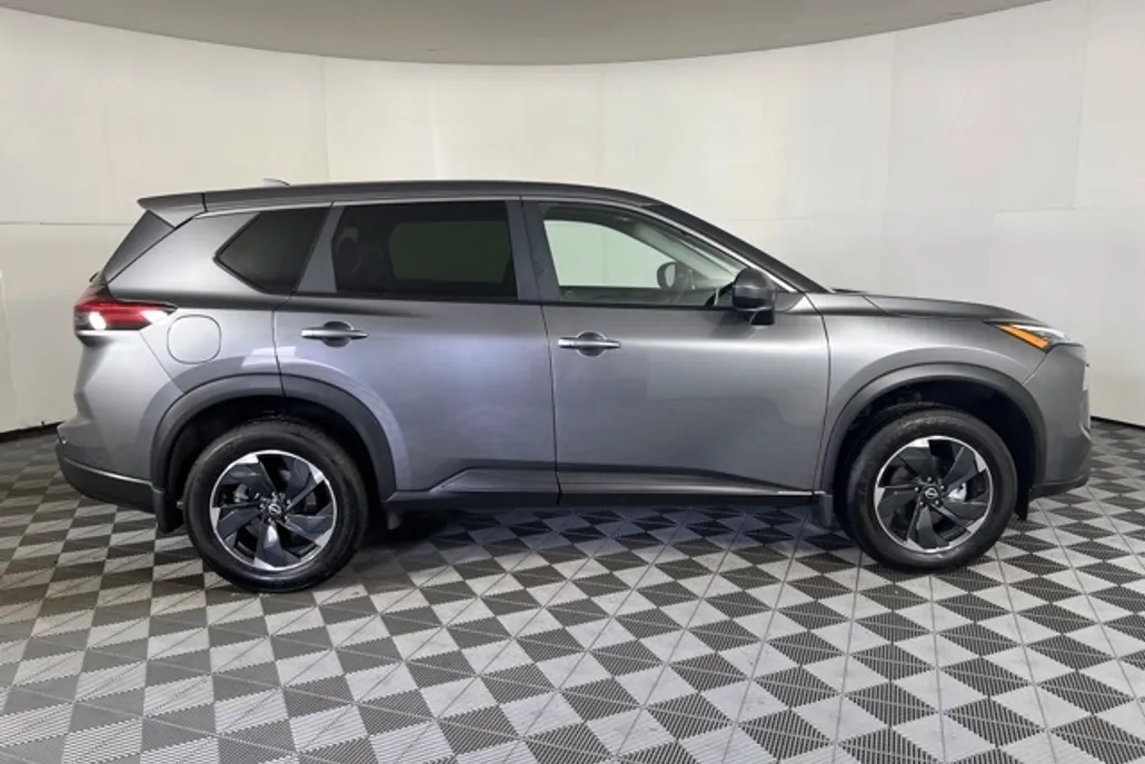 2025 Nissan Rogue SV photo 1