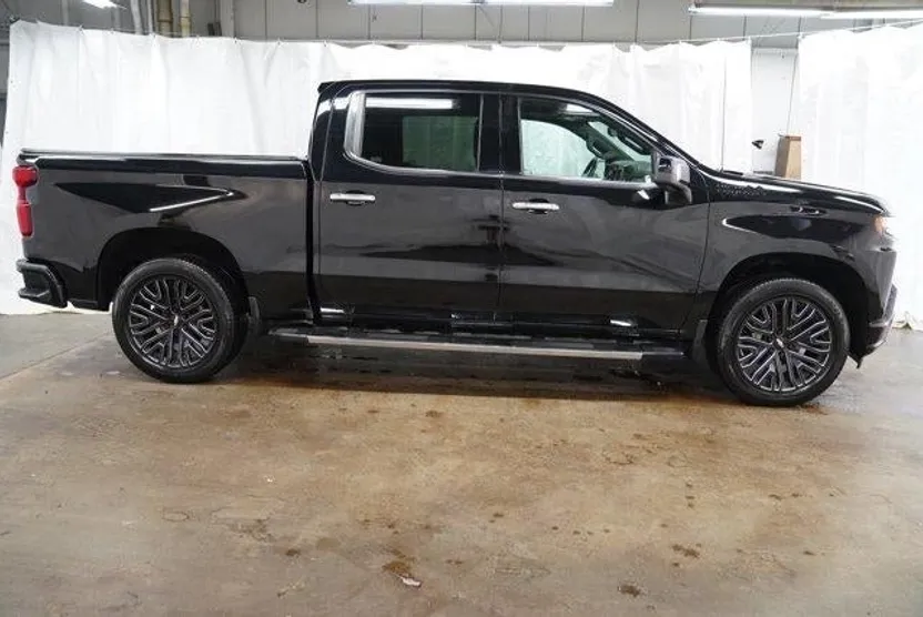 2022 Chevrolet Silverado 1500 High Country photo 1