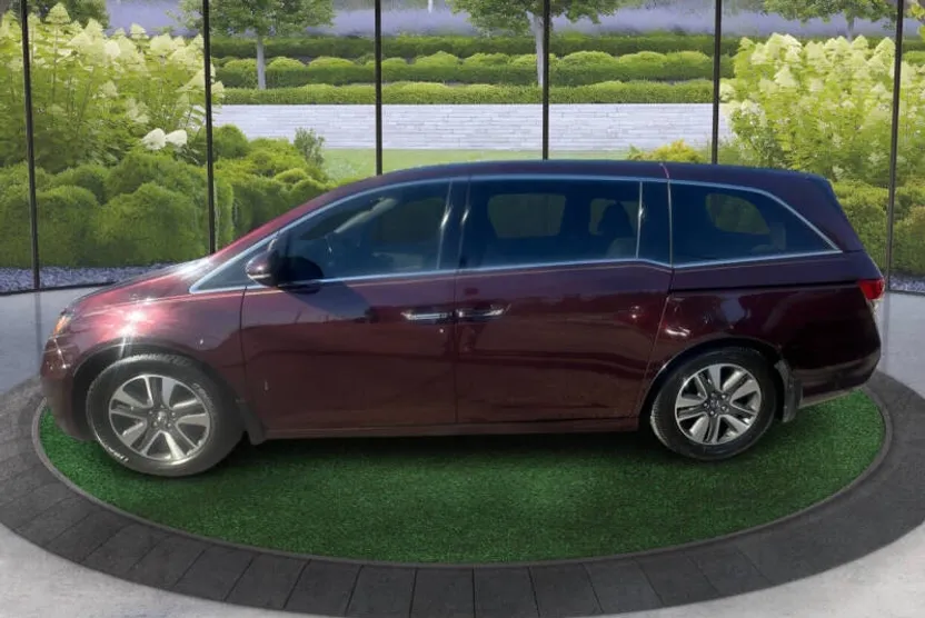2014 Honda Odyssey Touring photo 1