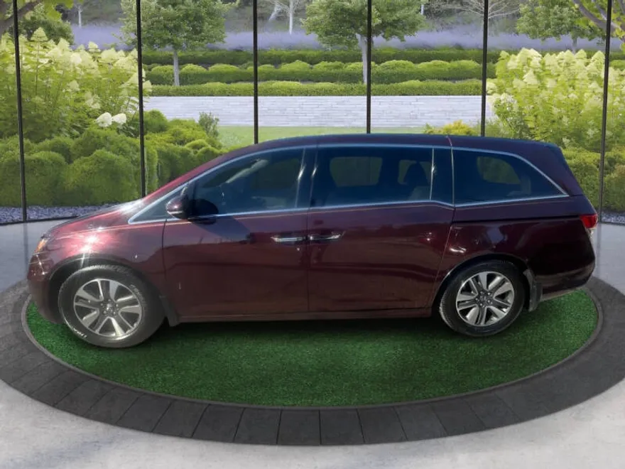 2014 Honda Odyssey Touring photo 1