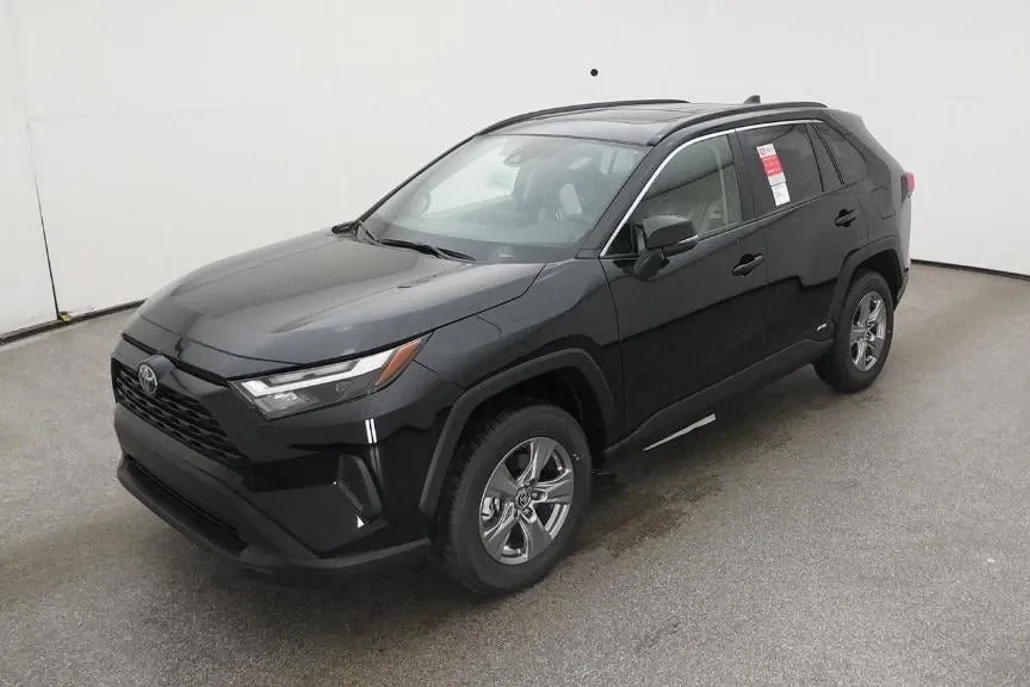 2025 Toyota RAV4 Hybrid XLE photo 1