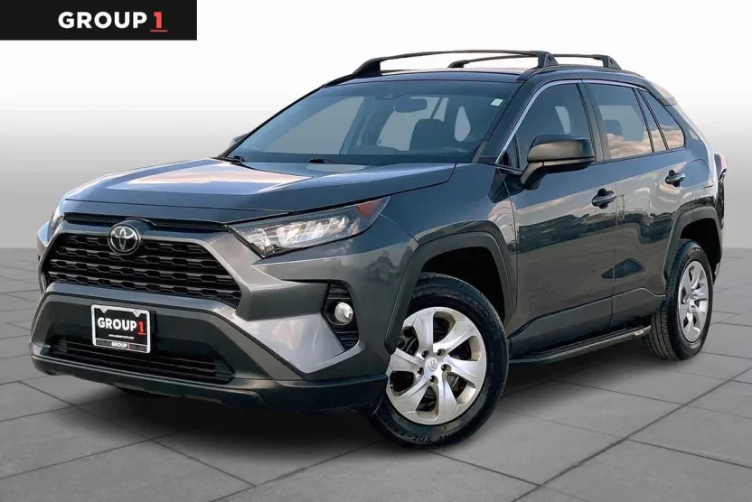 2019 Toyota RAV4 LE photo 1