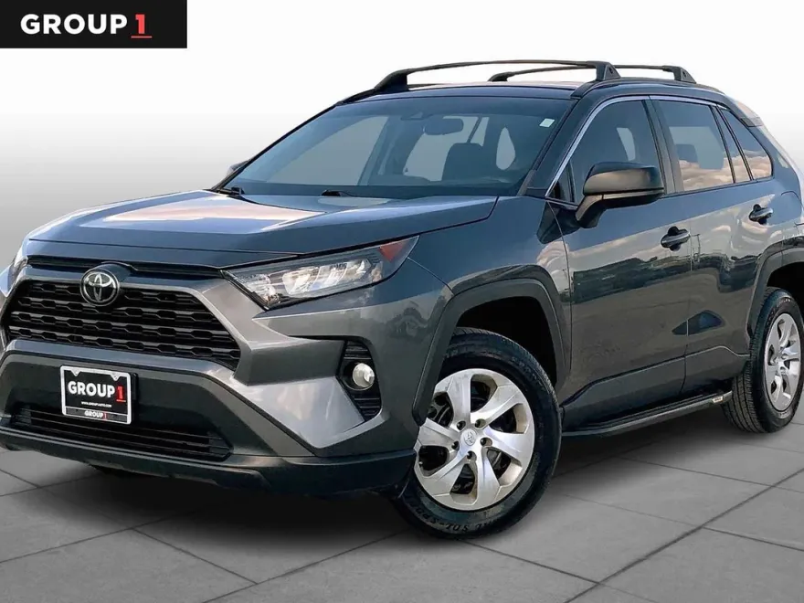 2019 Toyota RAV4 LE photo 1