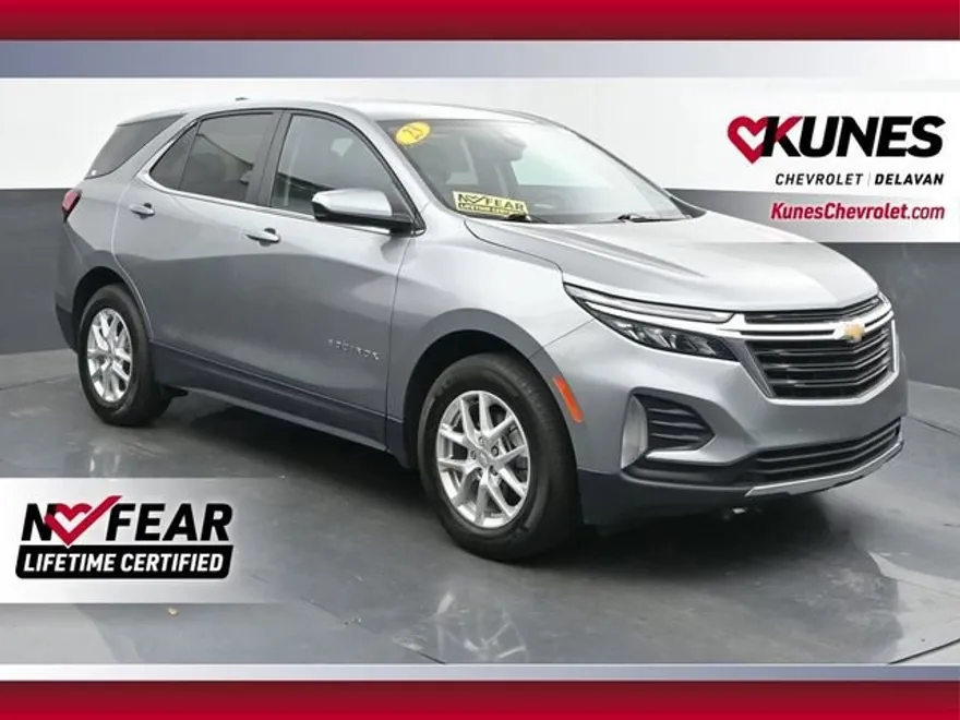 2023 Chevrolet Equinox LT photo 1