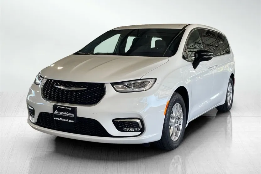 2024 Chrysler Pacifica Touring photo 1