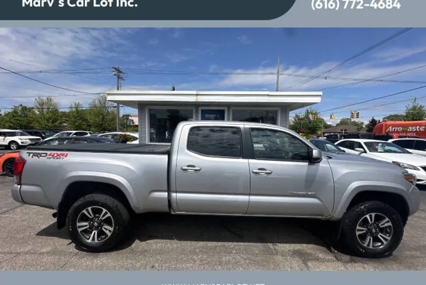 2016 Toyota Tacoma TRD Sport photo 1