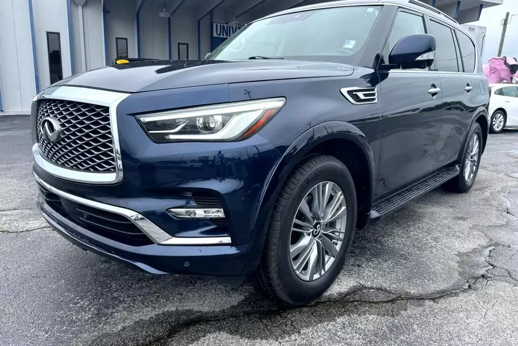 2021 Infiniti QX80 Luxe photo 1
