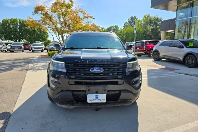 2017 Ford Explorer Sport photo 1