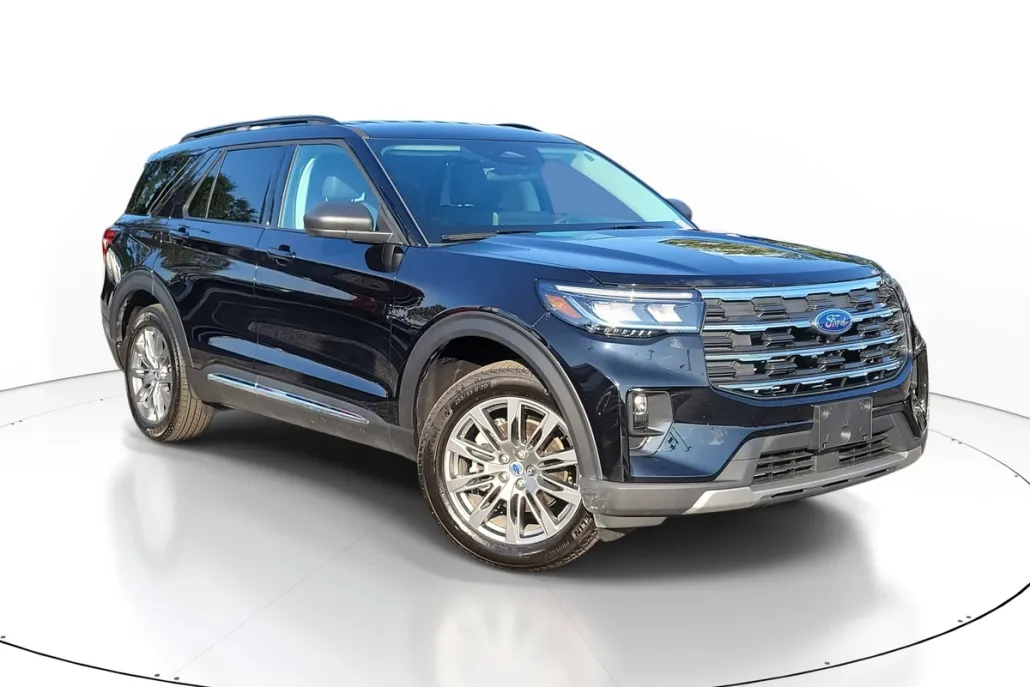 2025 Ford Explorer photo 1
