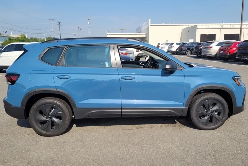 2025 Volkswagen Taos S photo 1