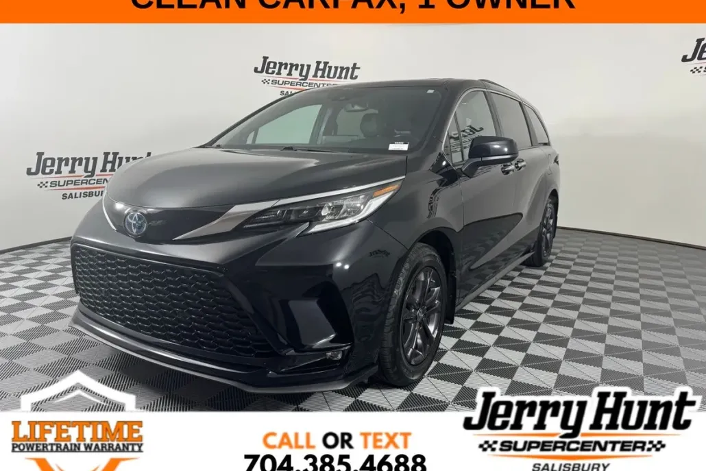 2024 Toyota Sienna XSE photo 1