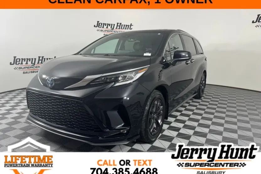 2024 Toyota Sienna XSE photo 1