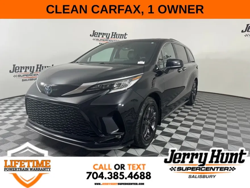 2024 Toyota Sienna XSE photo 1