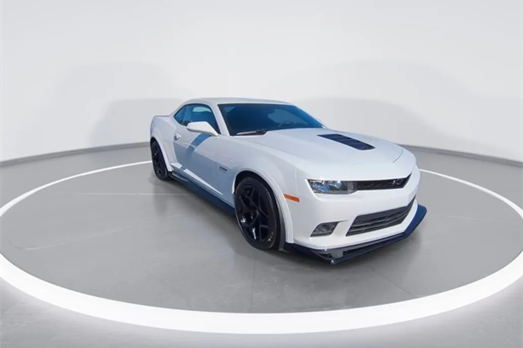 2015 Chevrolet Camaro photo 1
