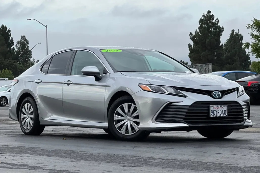 2023 Toyota Camry LE Hybrid photo 1
