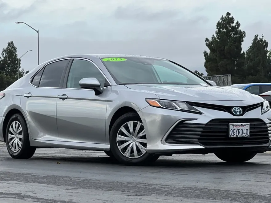 2023 Toyota Camry LE Hybrid photo 1