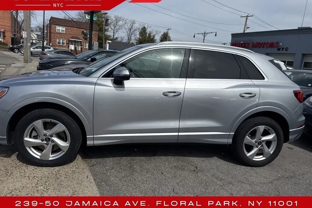 2022 Audi Q3 Premium Plus photo 1