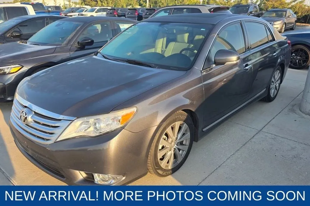 2011 Toyota Avalon Limited photo 1