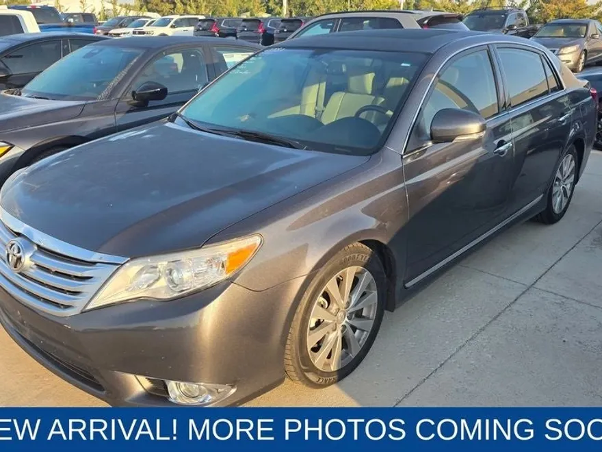 2011 Toyota Avalon Limited photo 1
