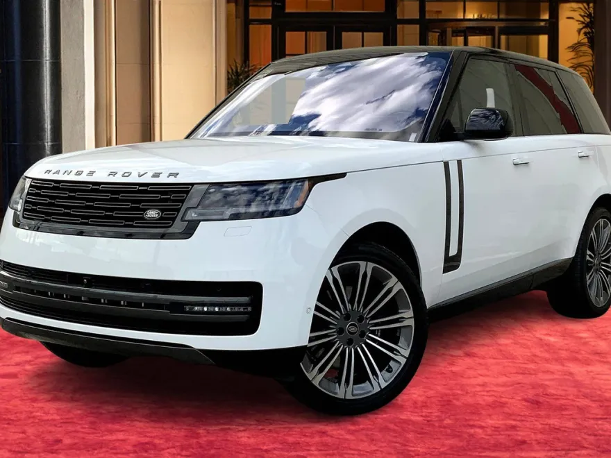 2023 Land Rover Range Rover SE photo 1