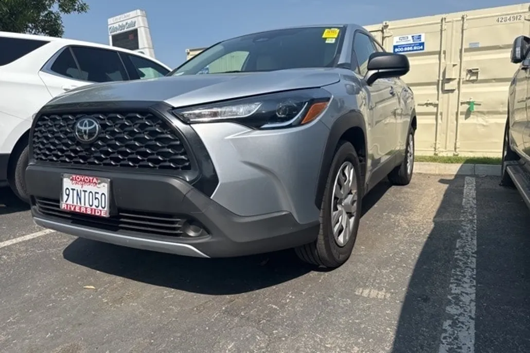 2023 Toyota Corolla Cross L photo 1