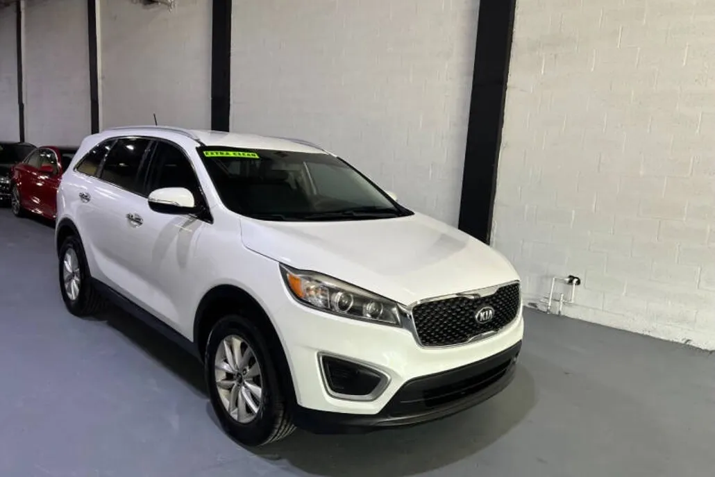 2016 Kia Sorento LX photo 1