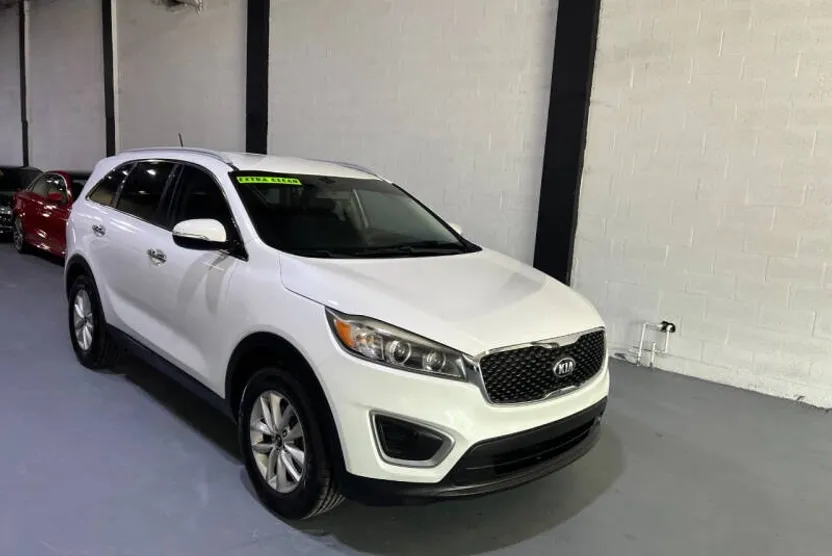 2016 Kia Sorento LX photo 1
