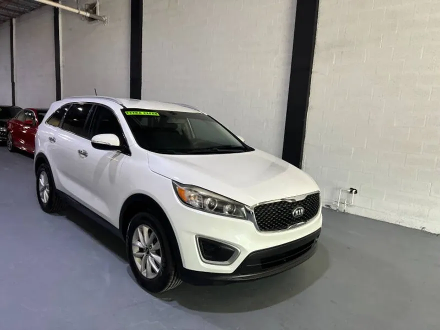 2016 Kia Sorento LX photo 1
