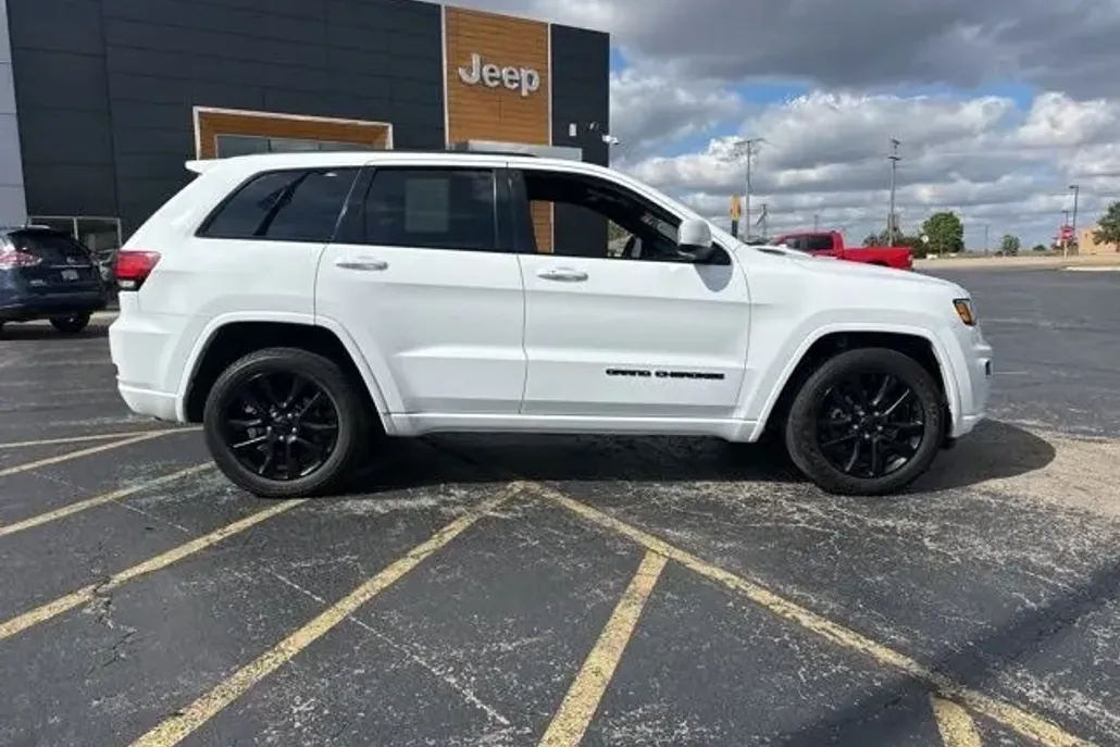 2019 Jeep Grand Cherokee Altitude photo 1