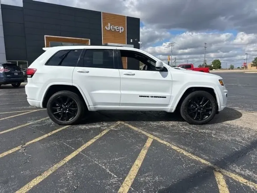 2019 Jeep Grand Cherokee Altitude photo 1