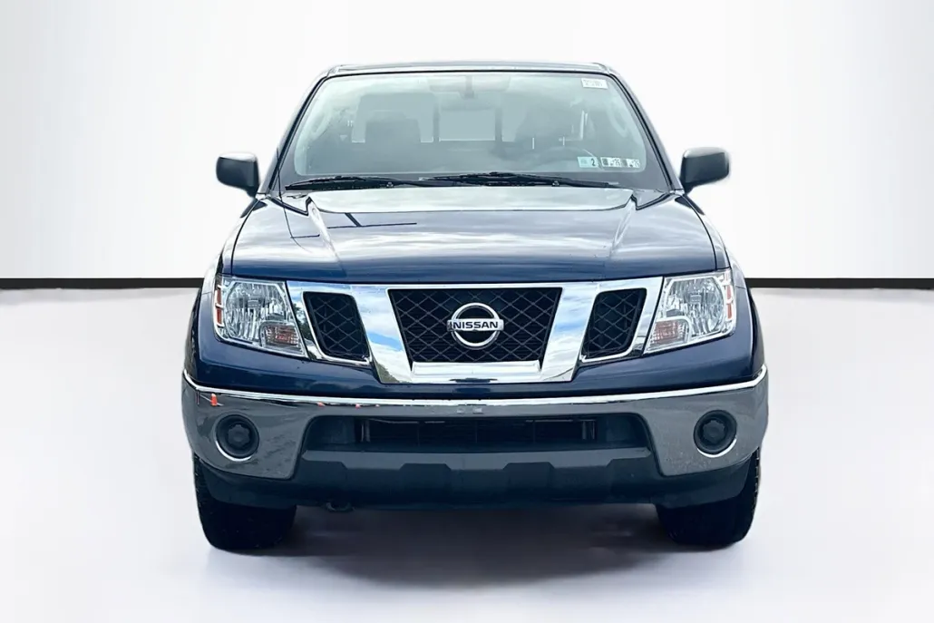 2011 Nissan Frontier SV photo 1