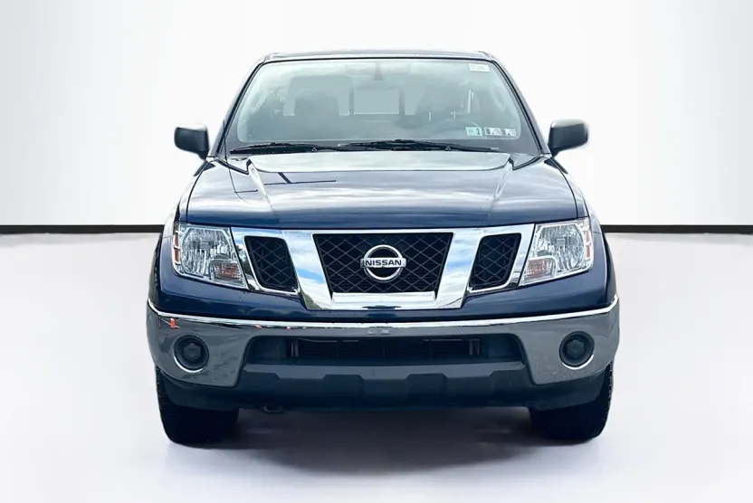 2011 Nissan Frontier SV photo 1