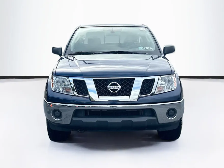 2011 Nissan Frontier SV photo 1