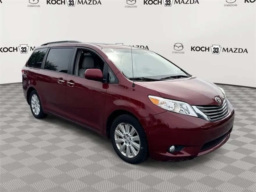 2013 Toyota Sienna XLE photo 1
