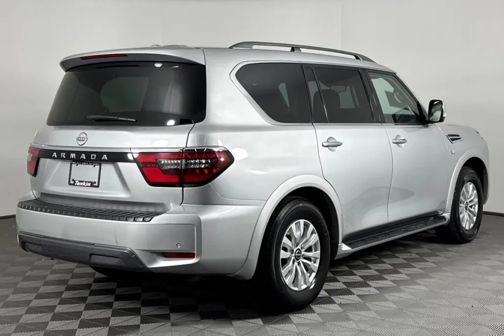 2022 Nissan Armada SV photo 1